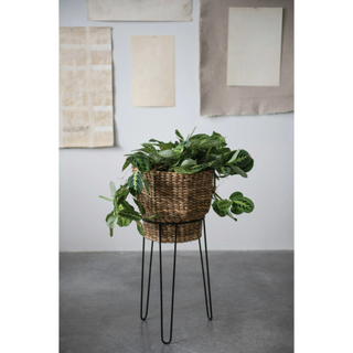Woven Planter w Metal Stand
